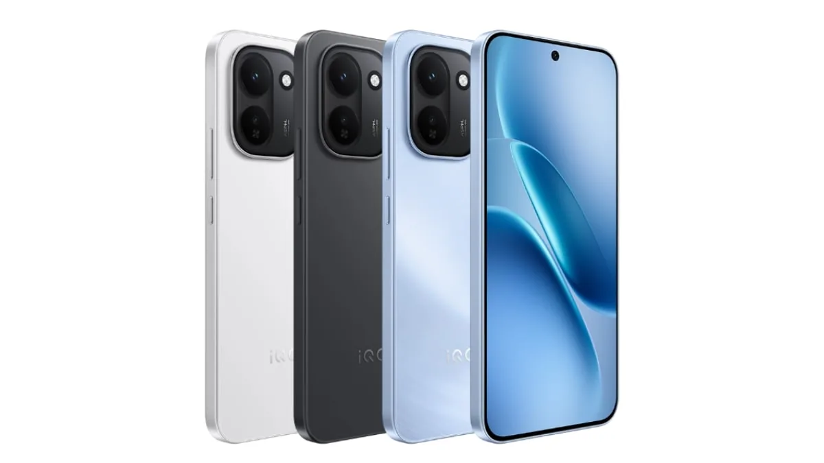 iQOO Z11 India variant with horizontal camera bar in green colourway